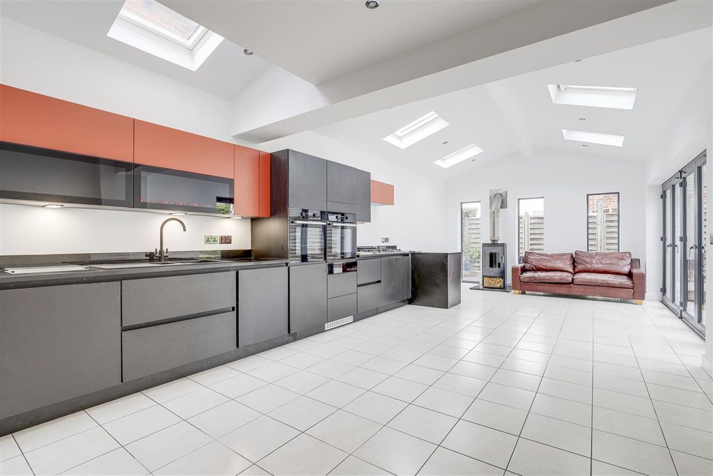 Property photo 2 of 33 9385.Jpg