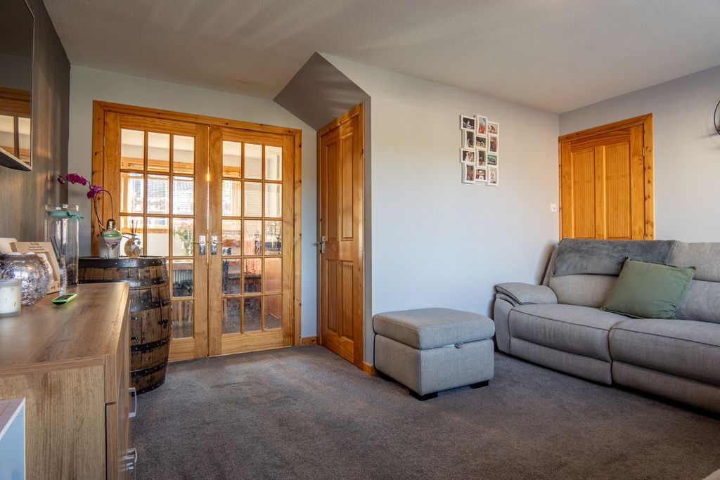 Property photo 3 of 24