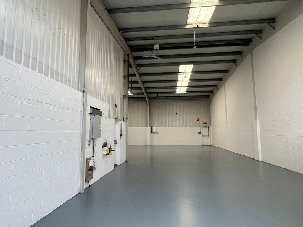 Property photo 3 of 16 Image (4)