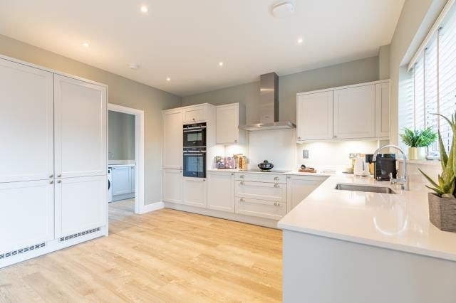 Property photo 3 of 12 Kitchen