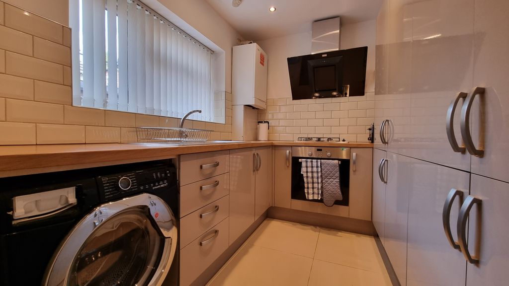 Property photo 1 of 12 Parkfield Street