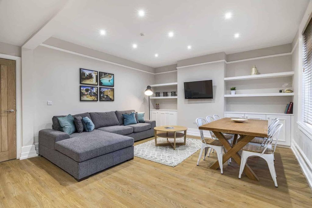 Property photo 2 of 13 Bright, Modern Living Room With A Large L-Shaped S...