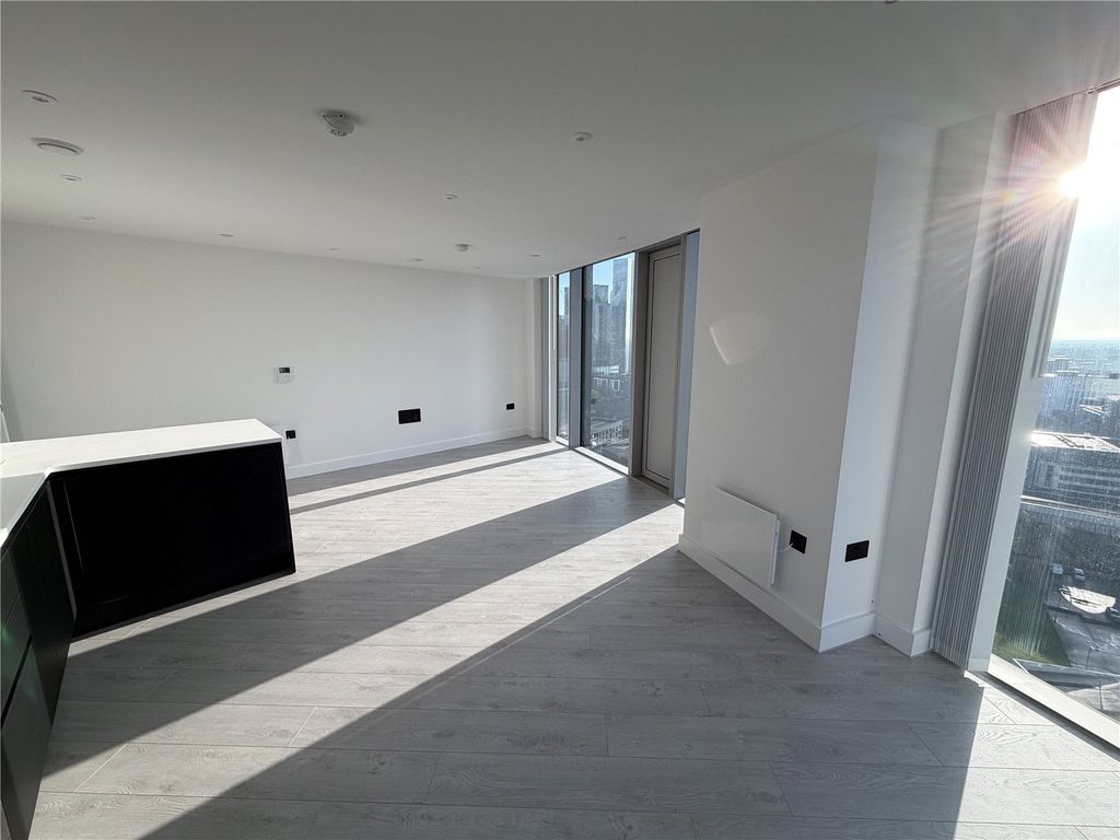 Property photo 3 of 25 Living Room