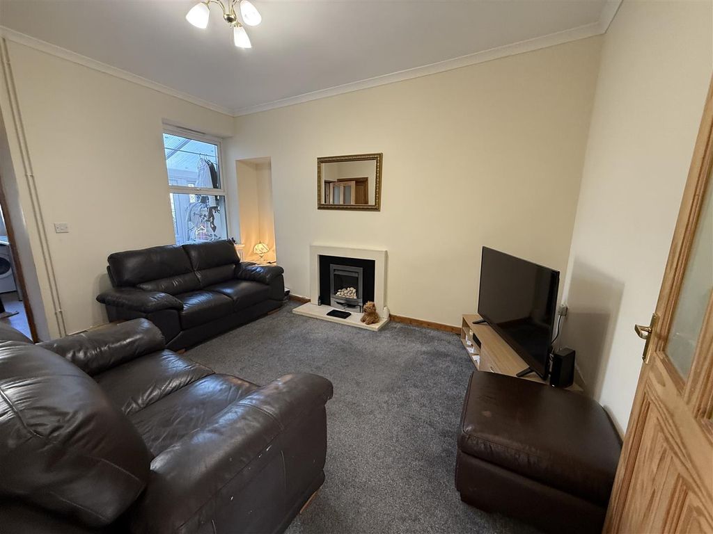 Property photo 3 of 19 Living Room