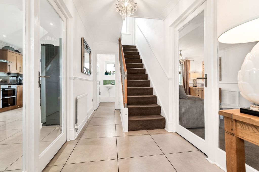 Property photo 2 of 18