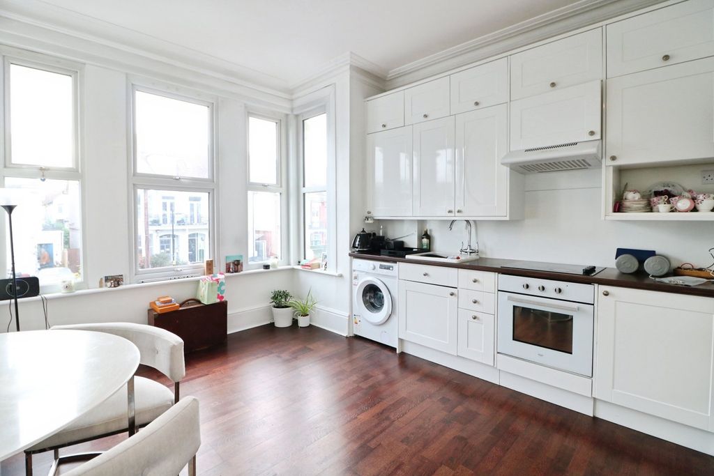 Property photo 2 of 11 Picture No. 15