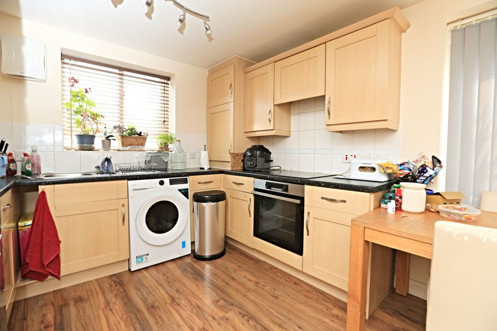 2 bed flat for saleThomas Neame Avenue, Faversham ME13 photo 4