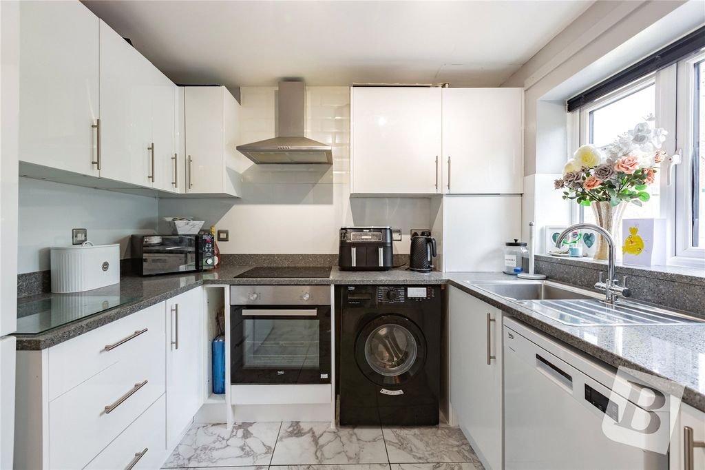 Property photo 2 of 14 Kitchen