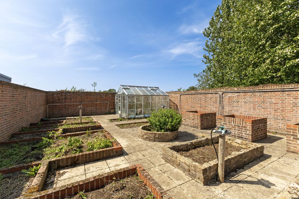 Property photo 3 of 25