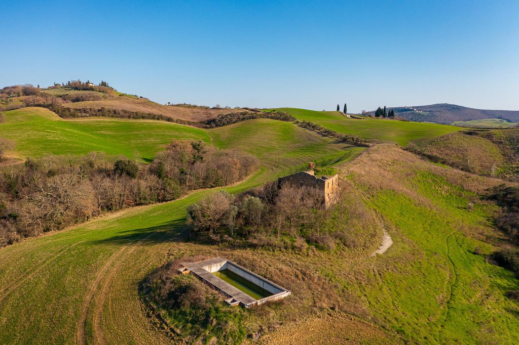 Property photo 2 of 22 Image