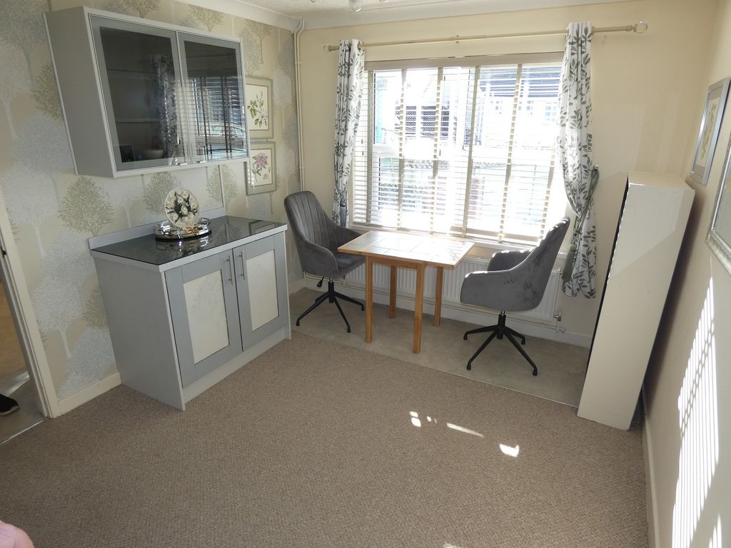 Property photo 3 of 14 Dining Room