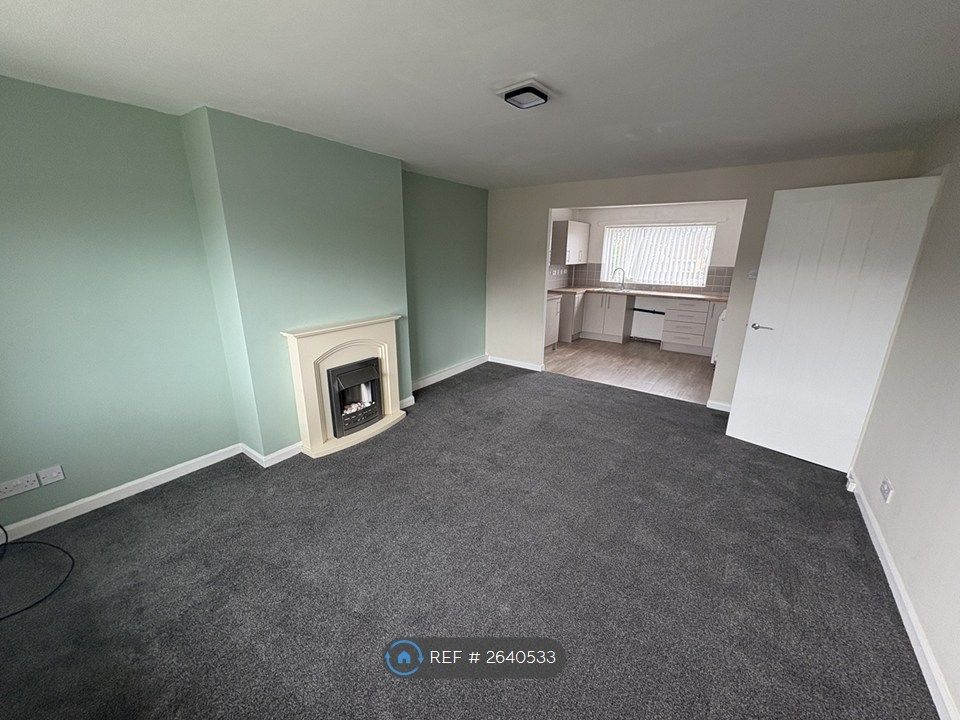 Property photo 3 of 11 Living Room