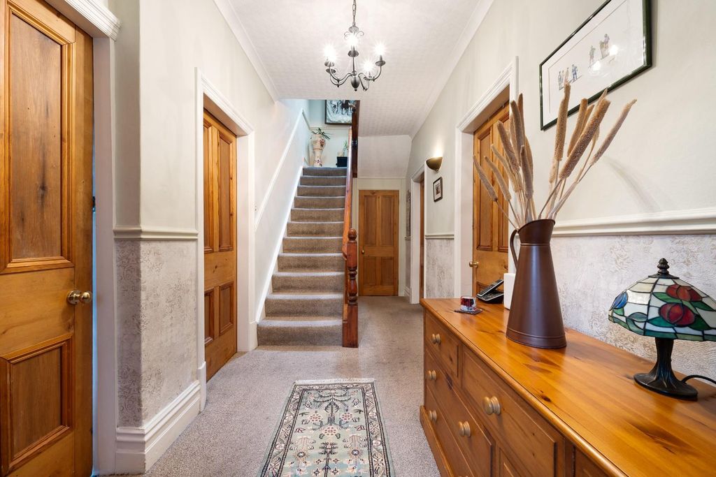 Property photo 3 of 20 Upper Craigside Hdr-14.Jpg