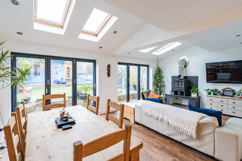 Property photo 2 of 26