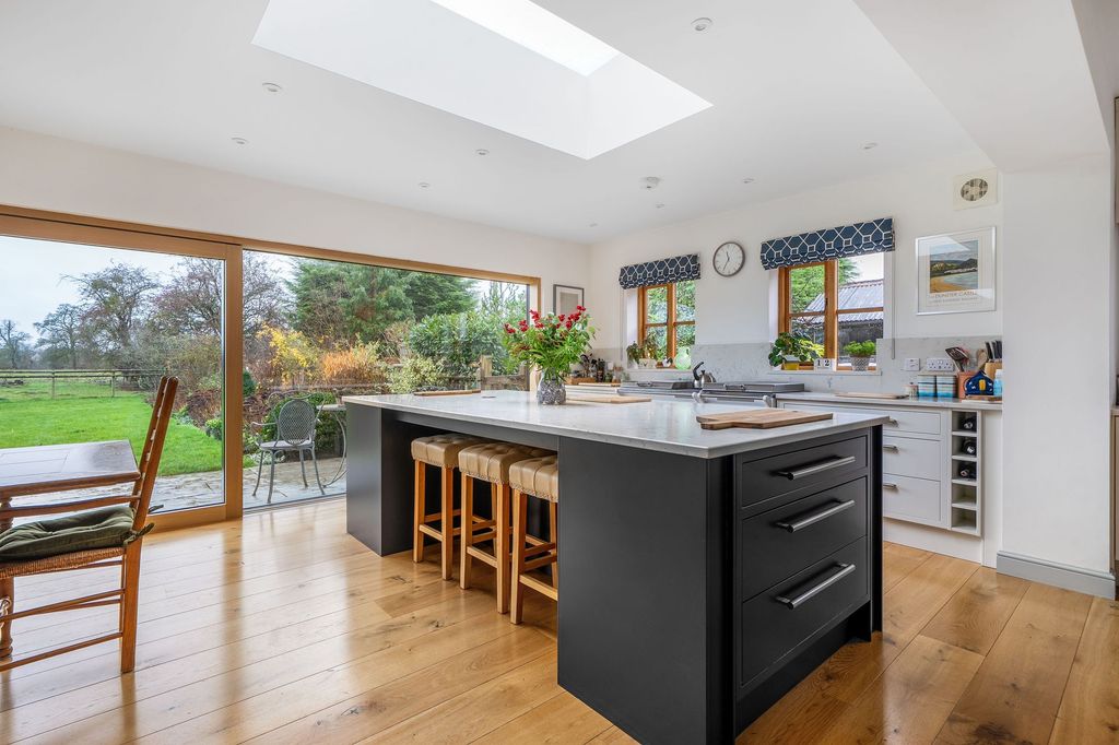 Property photo 3 of 38