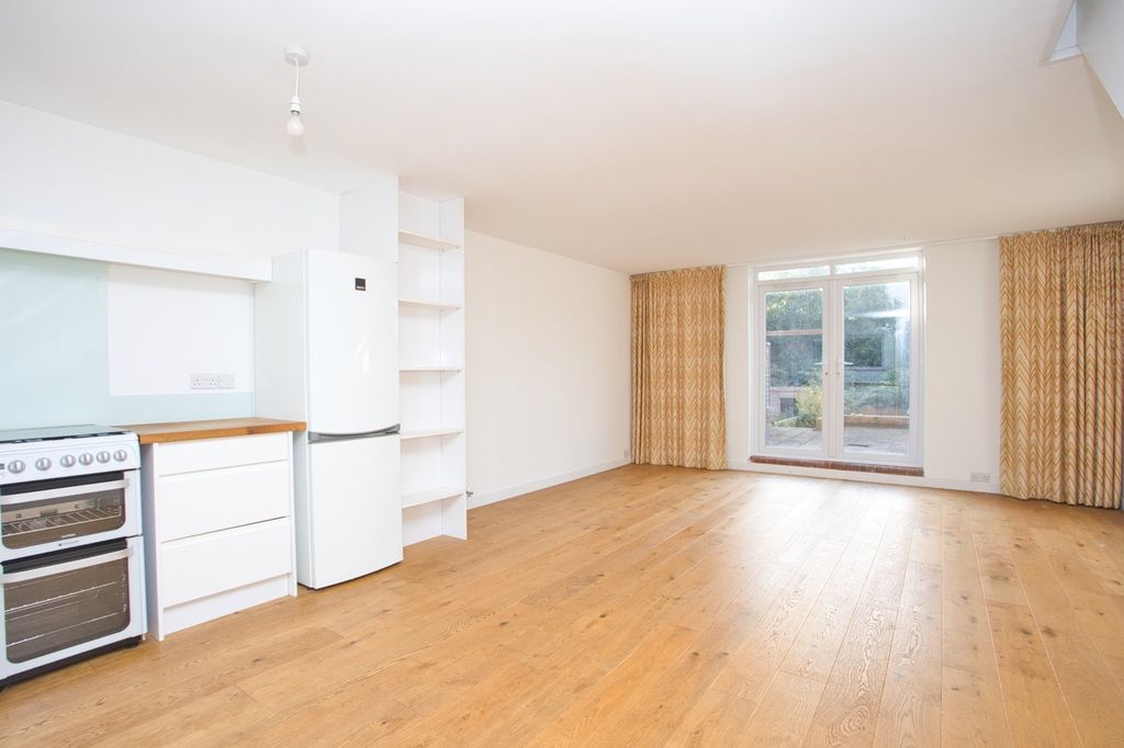 Property photo 2 of 16 Picture No. 18