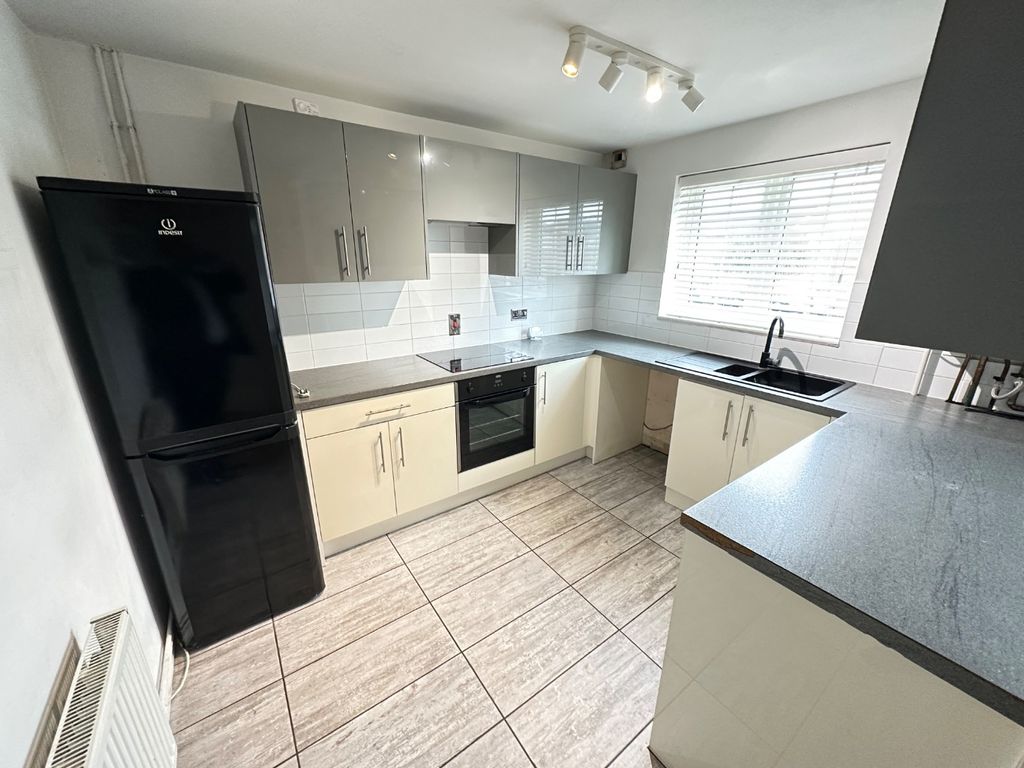 Property photo 2 of 8 4940041