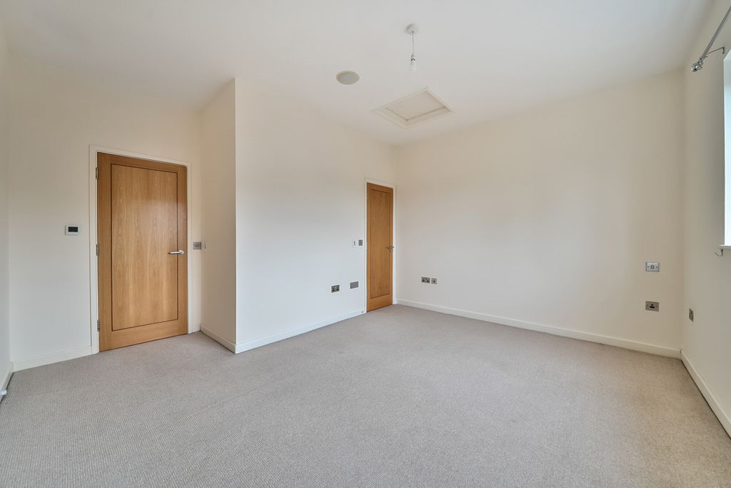 Property photo 3 of 17 Bedroom