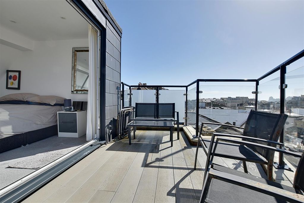 Property photo 2 of 35