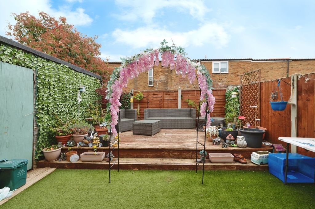 Property photo 2 of 11 Photo