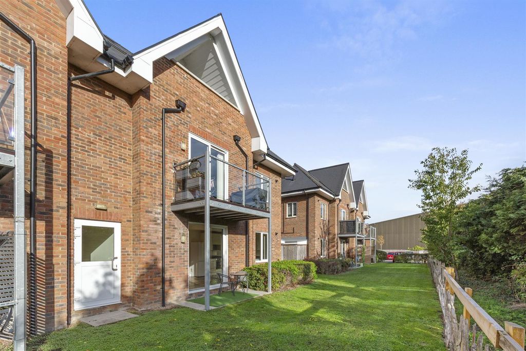 Property photo 2 of 15 Lindsay Gardens, Gilletts Lane-10.Jpg