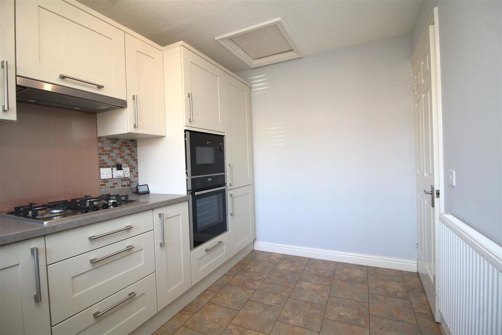 Property photo 3 of 11 Kitchen 3.Jpg