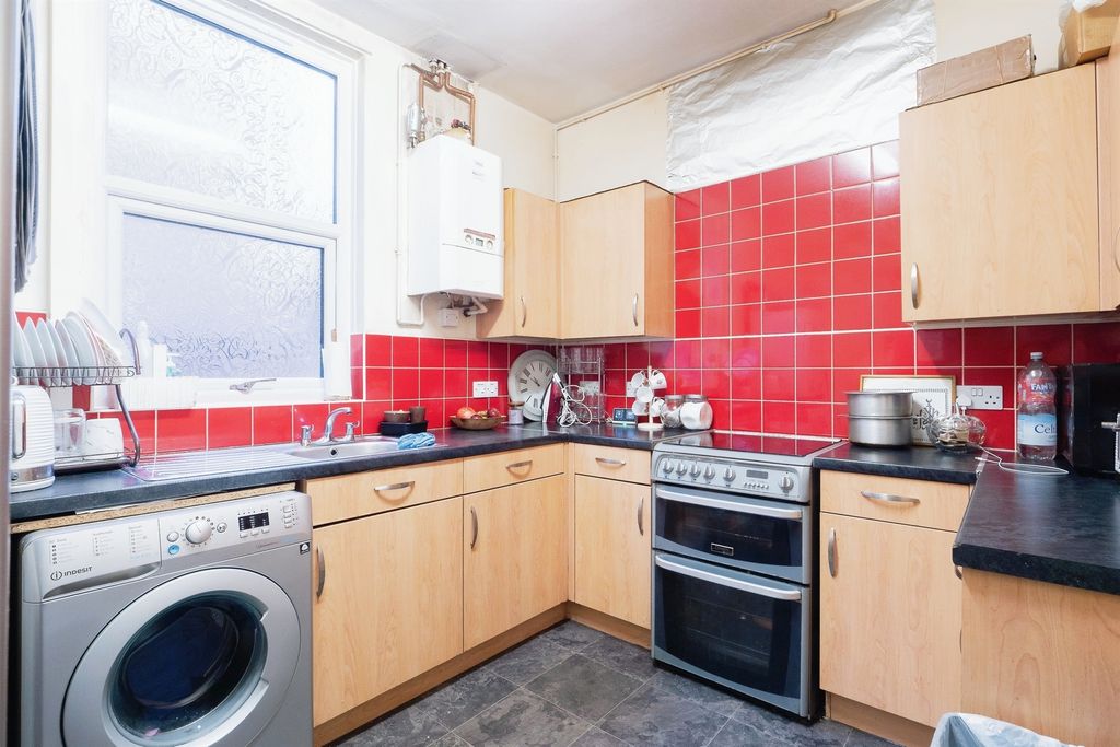 Property photo 3 of 17