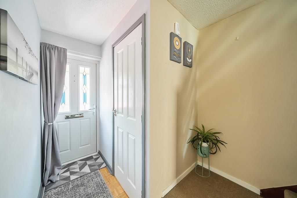 Property photo 3 of 15 Entrance Hall