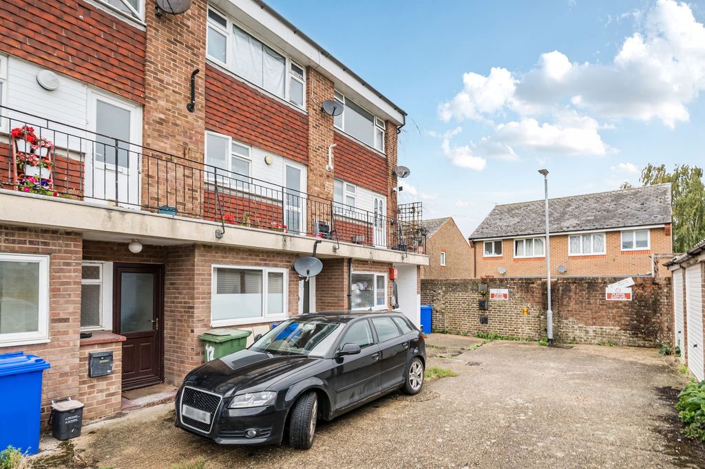 Property photo 1 of 16 Front (1)