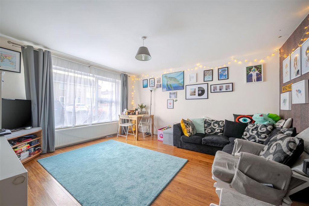 Property photo 2 of 13 1384698-8-6924955147241.Jpg