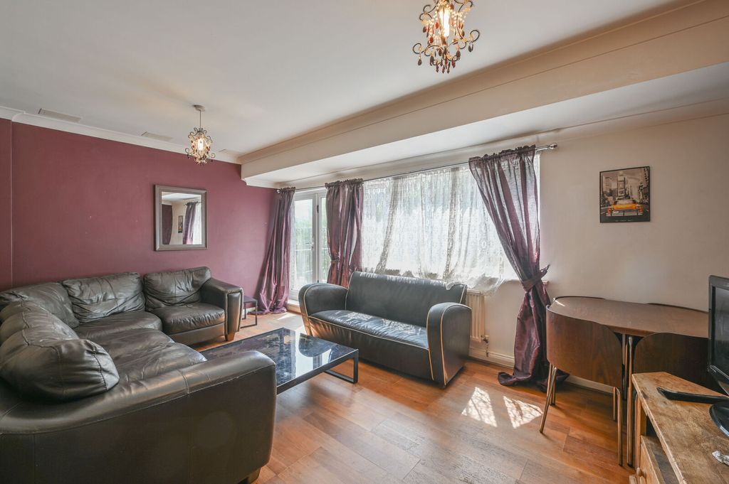 Property photo 2 of 7