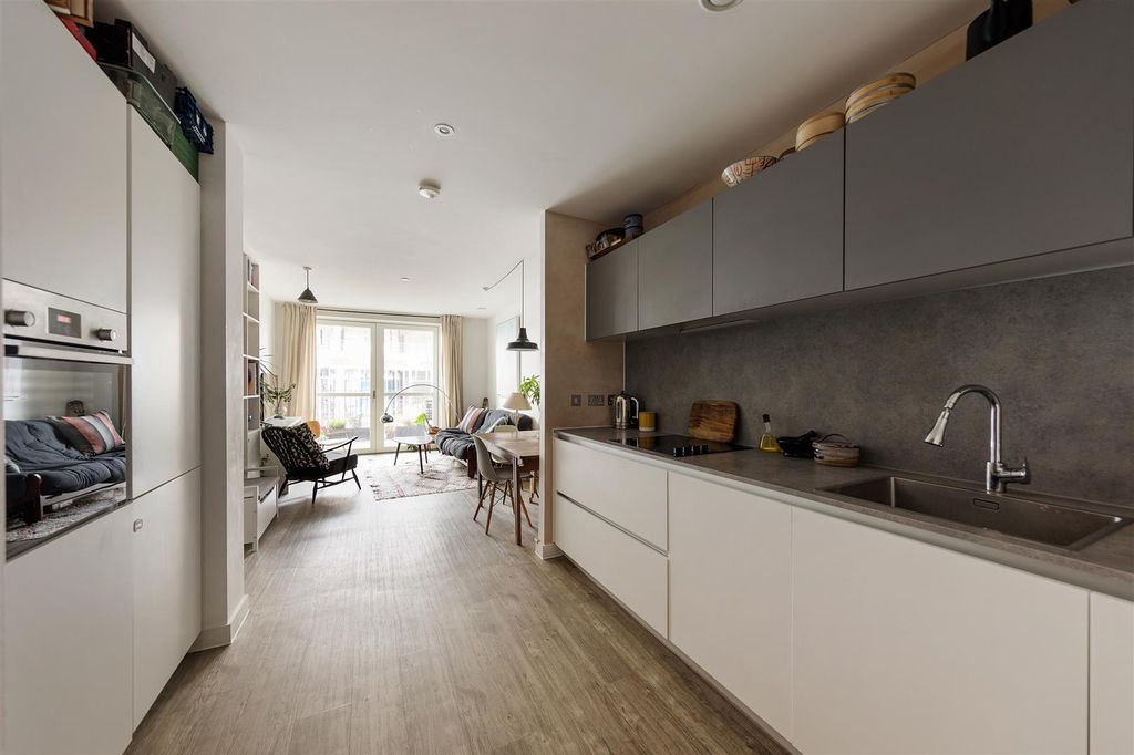 Property photo 2 of 25 Old Brewery Way, E17