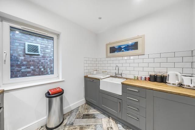 Property photo 2 of 10 Kitchen