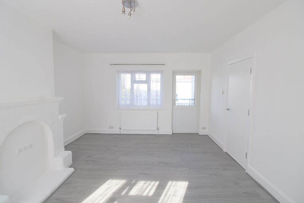 Property photo 2 of 7 Living Room