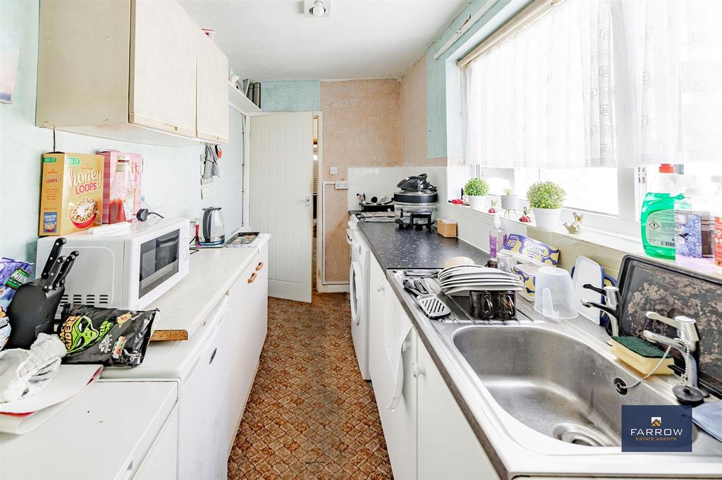 Property photo 2 of 17 Kitchen