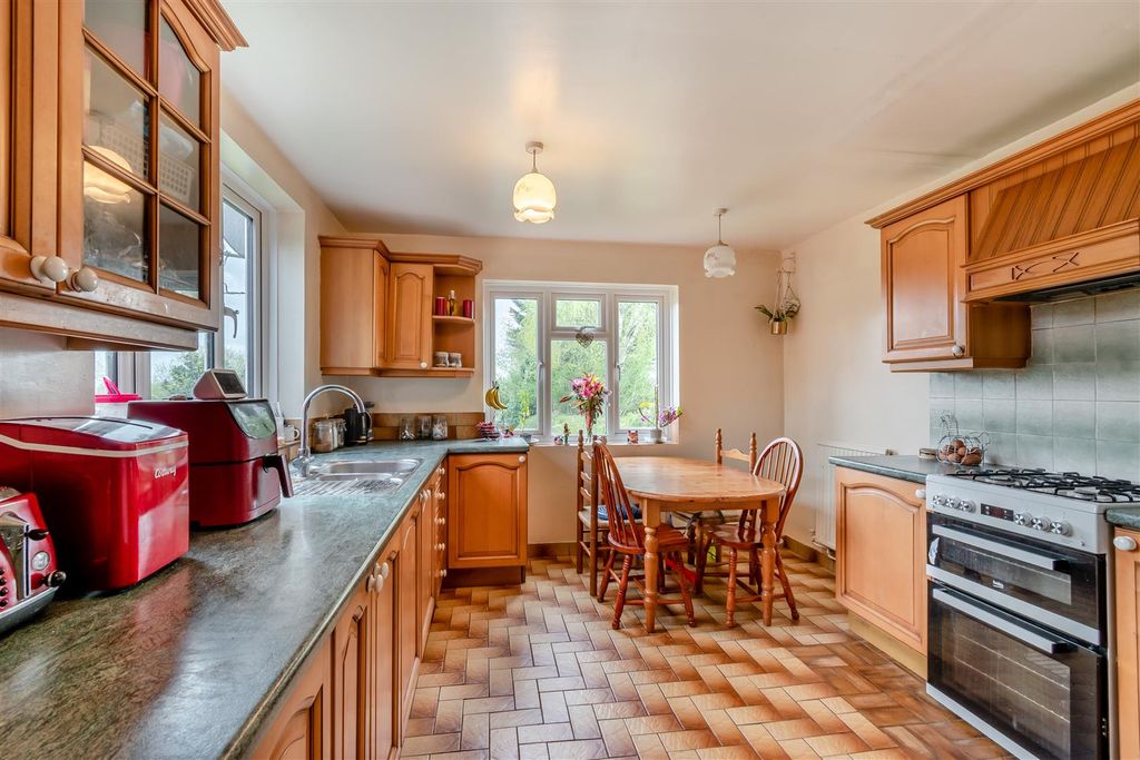 Property photo 2 of 16 8643651-Interior19.Jpg