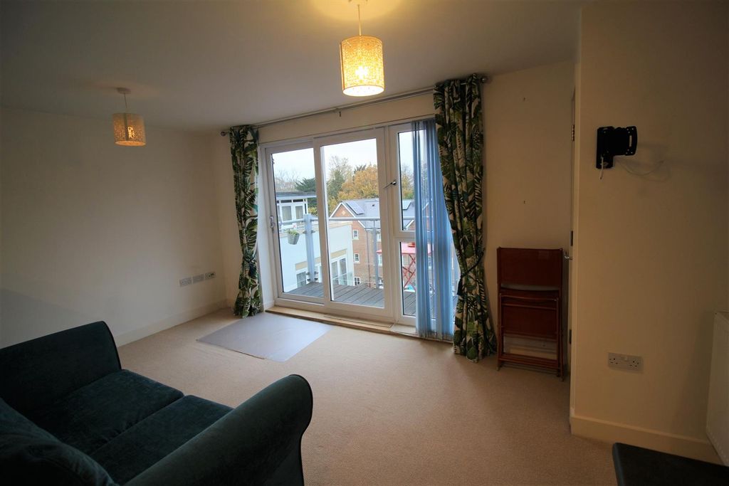 Property photo 2 of 8