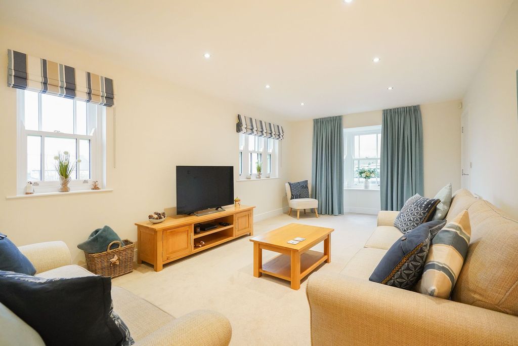 Property photo 2 of 34