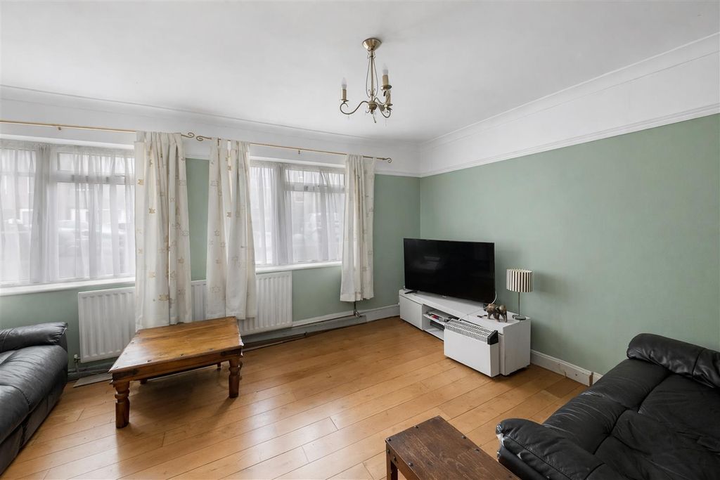 Property photo 2 of 14 LIV 1