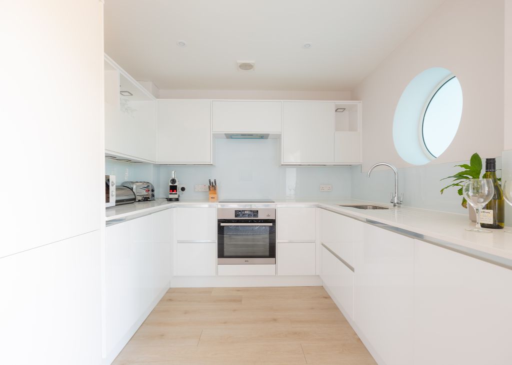 Additional image 6 of 3 bed flat for saleTrebetherick PL27