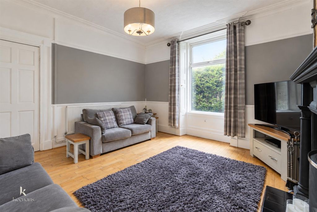 Property photo 3 of 38 E.-119.Jpg