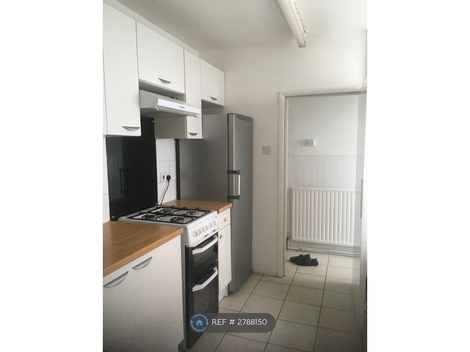 Property photo 3 of 6 Kitchen