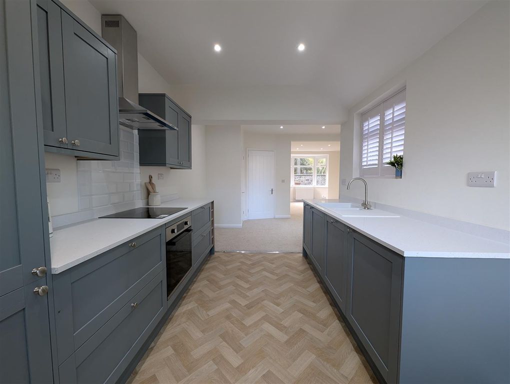 Property photo 3 of 14 Kitchen