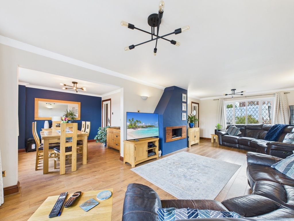 Property photo 2 of 33