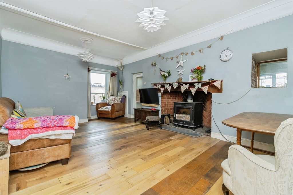 Property photo 3 of 17
