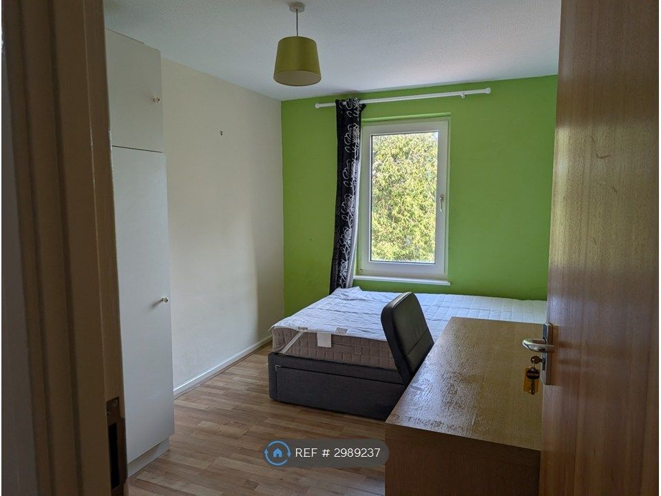 Property photo 2 of 13 Room 5