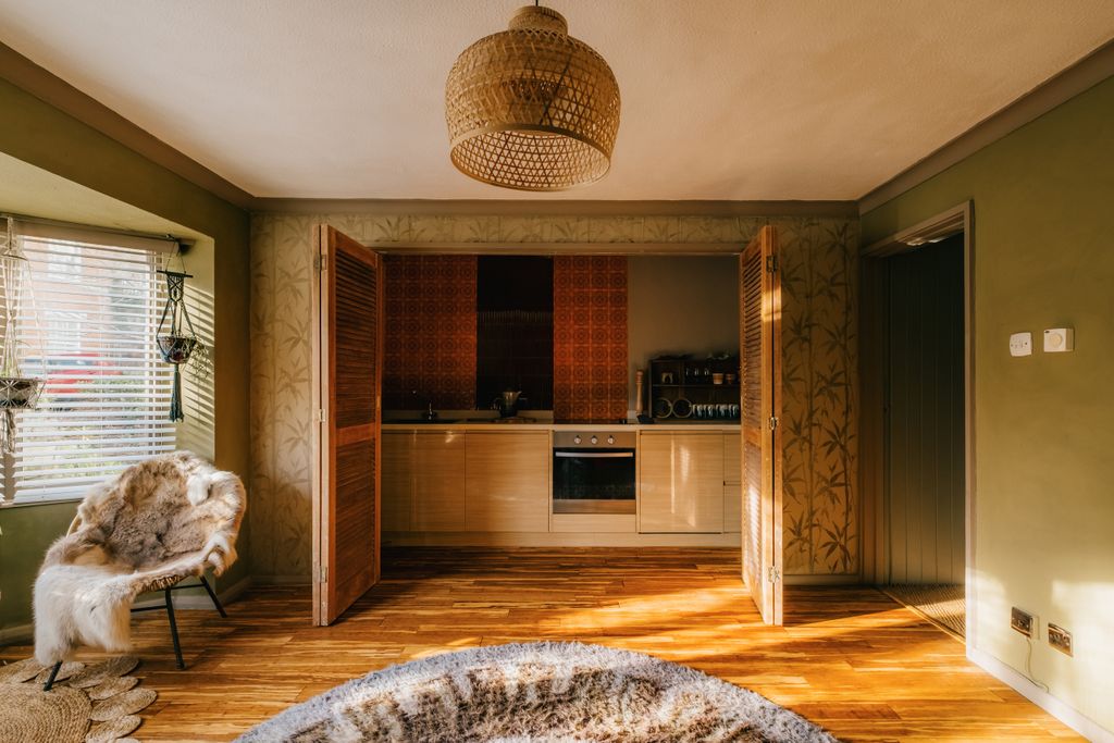 Property photo 3 of 21 Croft-Hastings-Unicornhouse-Interior-2*