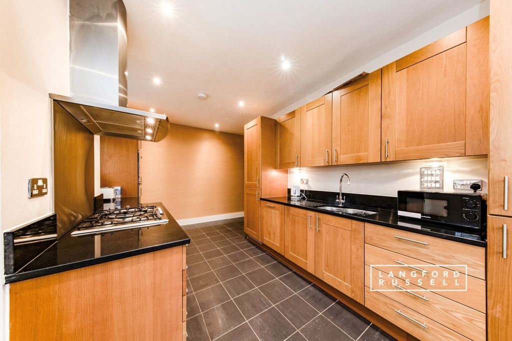 Property photo 3 of 10 Kitchen