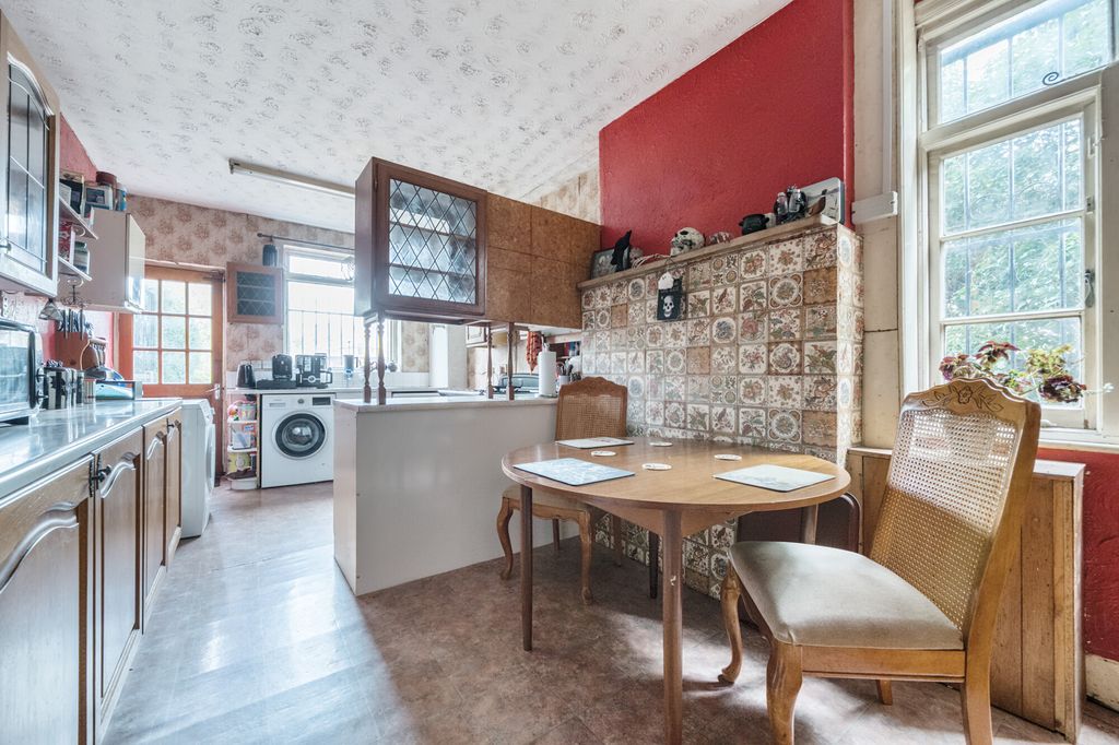 Property photo 2 of 22