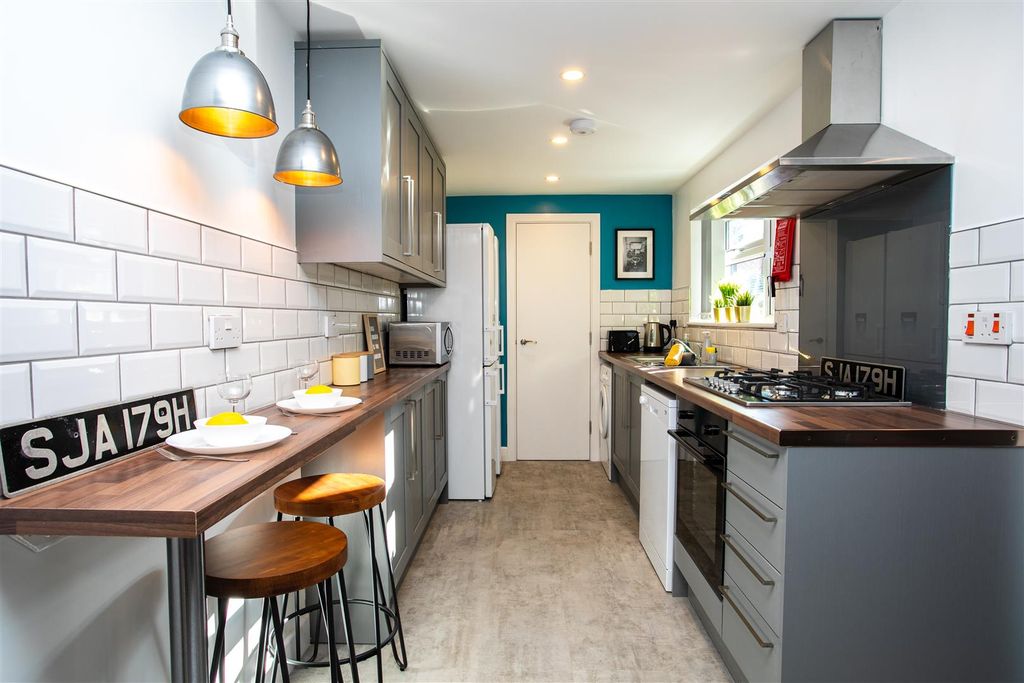 Property photo 1 of 23 47 Bolingbroke Rd-54.Jpg